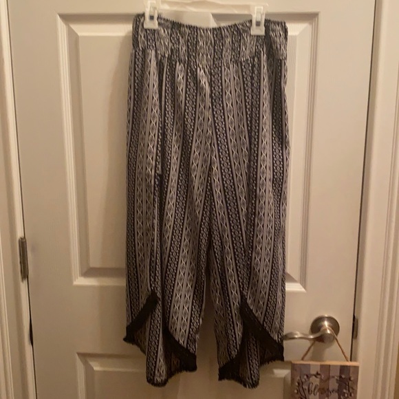 black and white shorts/dressy pants EUC - Picture 1 of 3